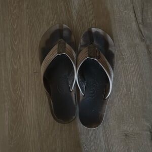 Rainbow sandals size medium